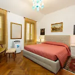 Central Apartment By Rialto